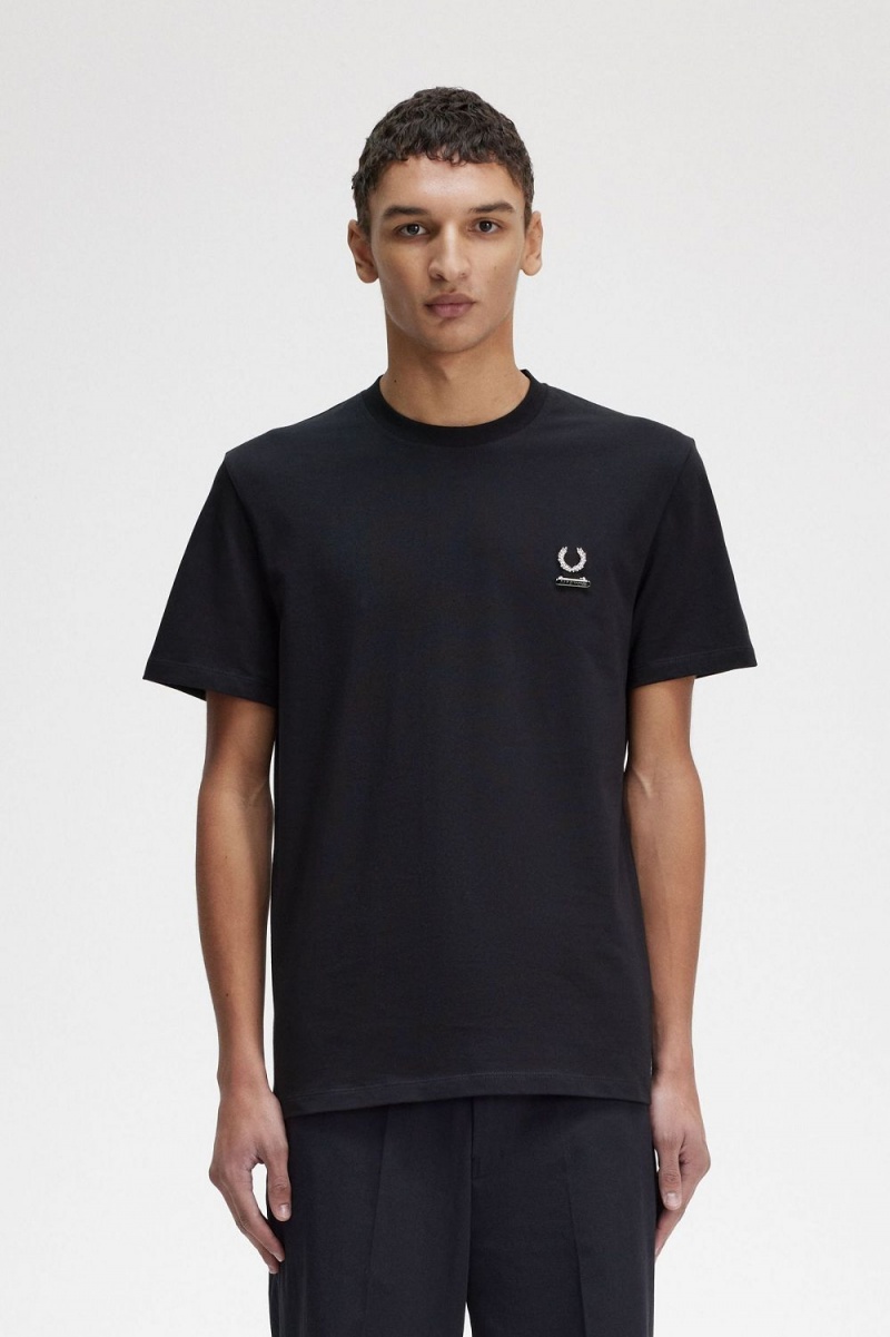 Fred Perry Enamel Pin Men\'s T-Shirt Black | DMGLR8754